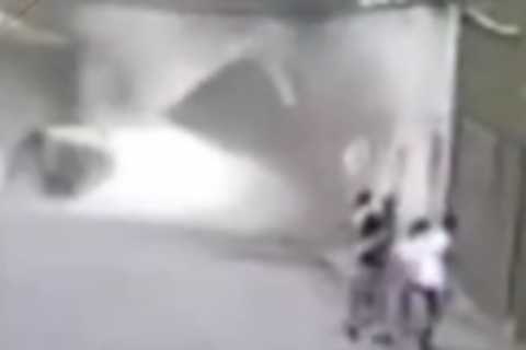 veja-momento-em-que-ex-jogador-do-botafogo-e-atingido-por-muro-no-rio