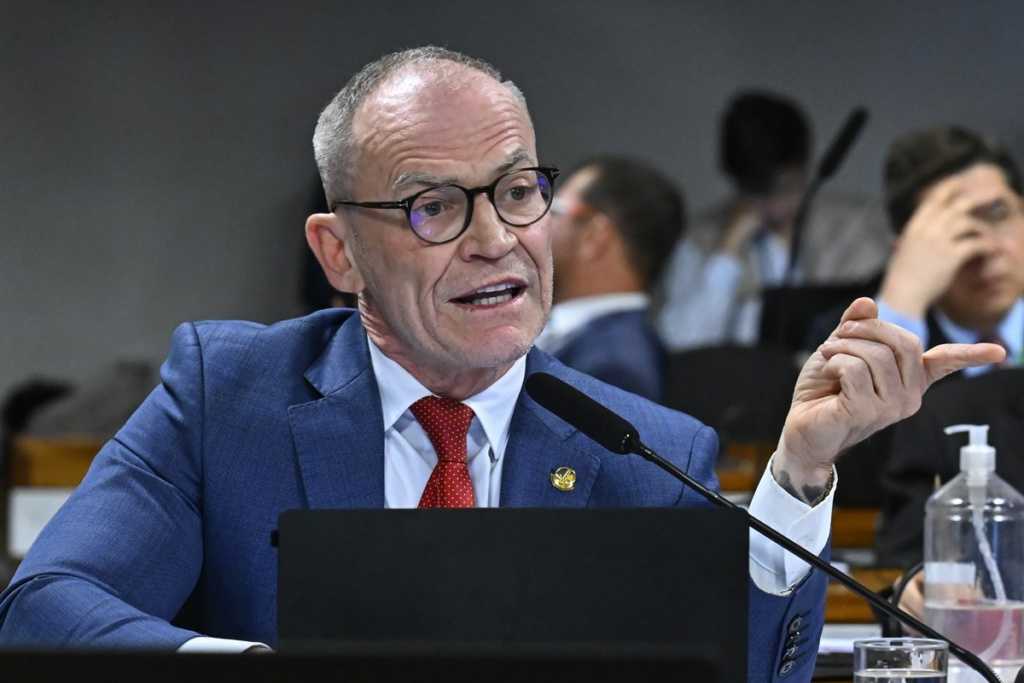 pt-oficializa-contarato-como-candidato-a-reeleicao-ao-senado-no-es