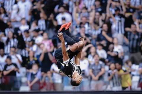 atletico-mg-vence-gremio-por-3-x-0-com-2-de-cuello-e-falha-de-weverton