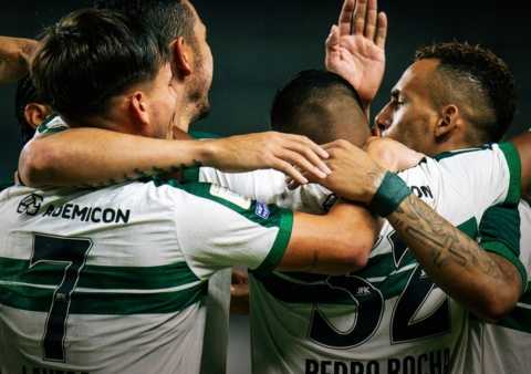 brasileirao:-com-duas-viradas,-coritiba-vence-o-remo-e-se-aproxima-do-g6